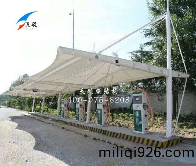 濰坊服(fu)務(wu)區(qu)充(chong)電(dian)樁膜(mo)結(jie)構