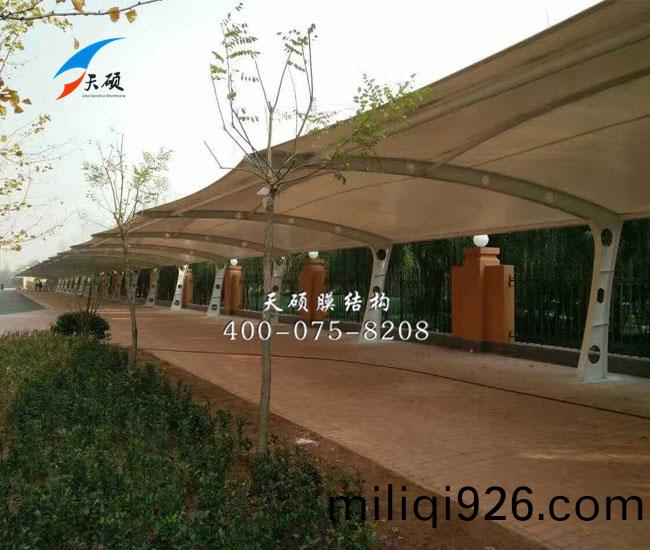 河(he)北(bei)碧桂園(yuan)小(xiao)區(qu)膜結構(gou)停車(che)棚