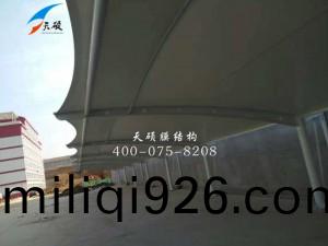 愽(bo)山(shan)秉(bing)承紅木(mu)有限公(gong)司膜(mo)結(jie)構停車棚