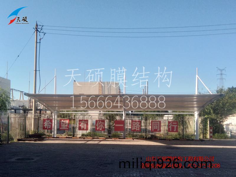 包(bao)頭(tou)海(hai)平麵(mian)高(gao)分子(zi)有限公(gong)司(si)膜(mo)結(jie)構車棚(peng)