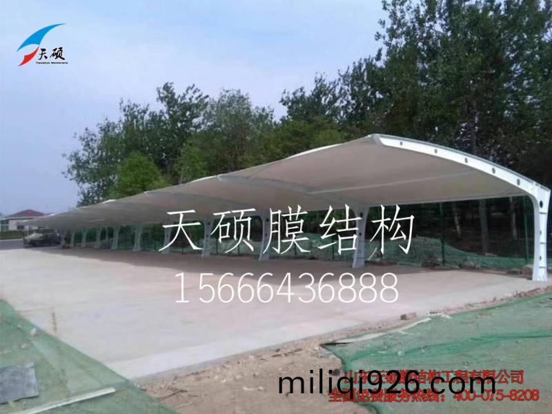 淄愽泰(tai)山(shan)磨(mo)料(liao)廠(chang)膜結(jie)構車棚(peng)